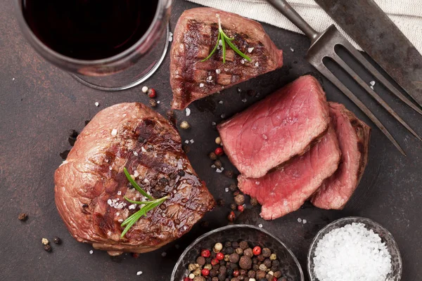 ワインのフィレ肉のグリル ステーキ — ストック写真