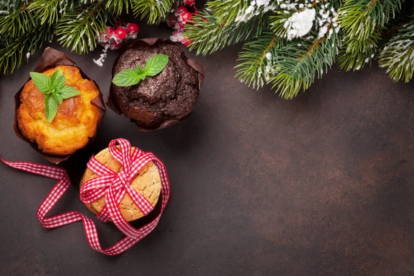 Árbol de Navidad y magdalenas —  Fotos de Stock