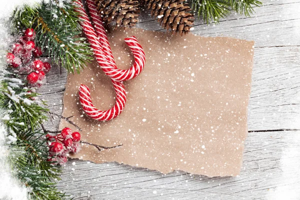 Caña de caramelo de Navidad y abeto —  Fotos de Stock