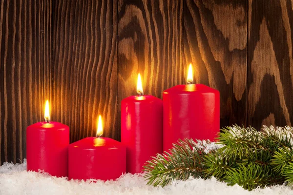 Χριστουγεννιάτικα κεριά και έλατο — Φωτογραφία Αρχείου