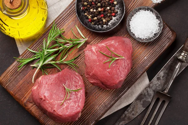 Bife Cru Cozinhando Mesa Pedra Vista Superior — Fotografia de Stock