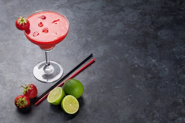 Strawberry Margarita Cocktail Dark Stone Table Copy Space — Stock Photo, Image