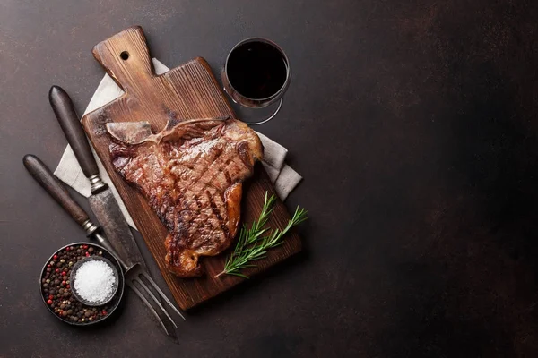 Grilled Bone Steak Red Wine Glass Stone Table Top View — Stock Photo, Image