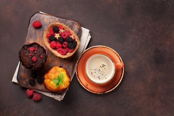 Muffins Com Bagas Café Vista Superior Com Espaço — Fotografia de Stock