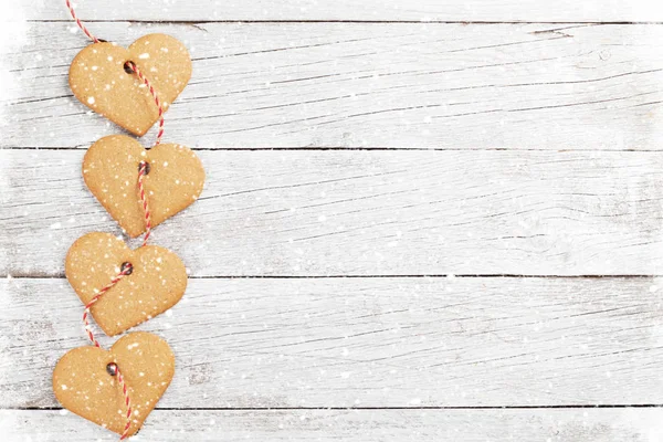 Ευχετήρια Κάρτα Μελόψωμο Cookies Καρδιά Πέρα Από Ξύλινο Τραπέζι — Φωτογραφία Αρχείου