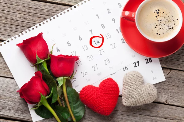 Tarjeta Felicitación San Valentín Flores Rosa Roja Taza Café Juguetes —  Fotos de Stock