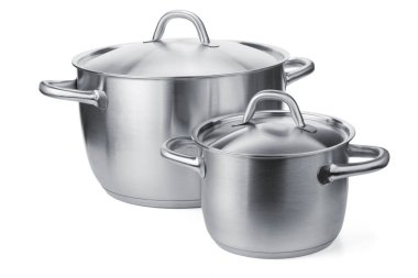 Beyaz arka plan üzerinde izole iki paslanmaz çelik tencere