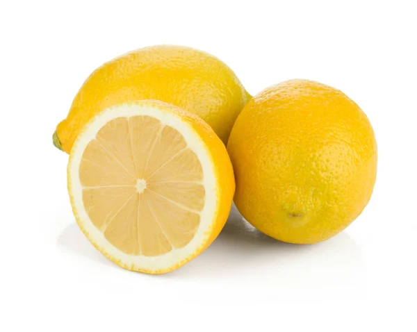 Dva Půl Zralých Citronů Izolované Bílém Pozadí Stock Obrázky