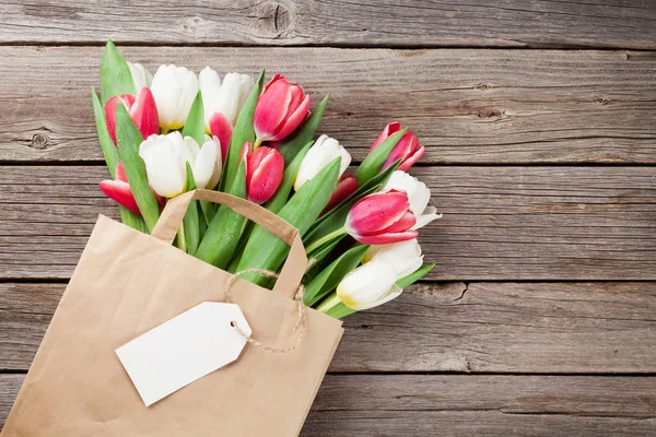 Tulipes Colorées Dans Sac Papier Sur Fond Bois Vue Dessus — Photo