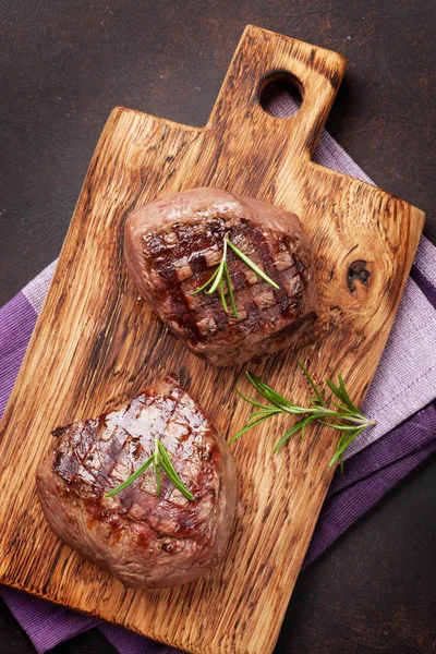 Grilovaný Steak Steaky Prkénku Pohled Shora — Stock fotografie