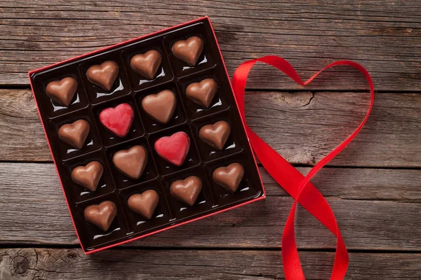 Dia Dos Namorados Cartão Saudação Com Caixa Chocolate Coração Mesa — Fotografia de Stock