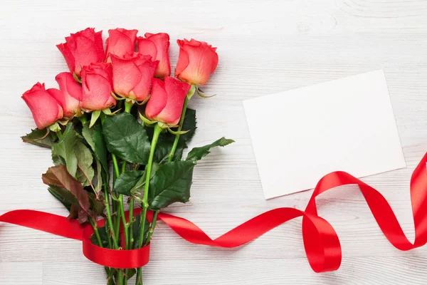 Valentinstag Grußkarte Mit Roten Rosen Auf Holzgrund Ansicht Von Oben — Stockfoto