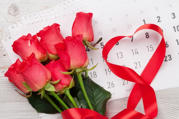 День Святого Валентина Вітальна Листівка Червоними Трояндами Стрічкою Формі Серця — стокове фото