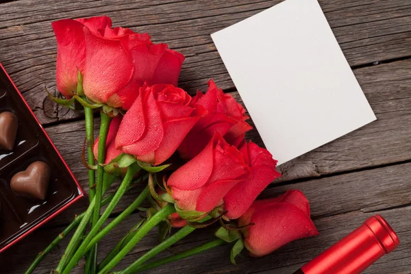 Dia Dos Namorados Cartão Saudação Com Rosas Vermelhas Chocolate Forma — Fotografia de Stock