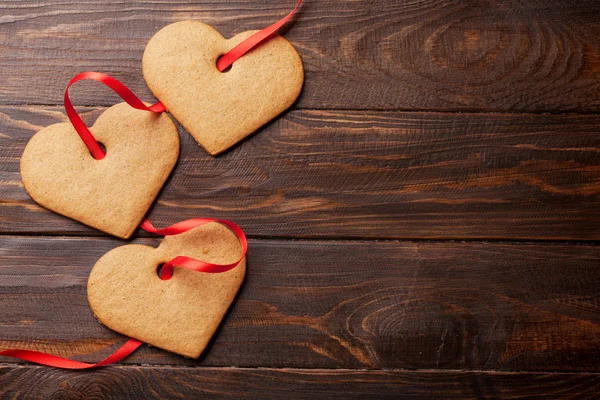 Valentijnsdag Wenskaart Met Cookies Houten Tafel Bovenaanzicht Met Ruimte — Stockfoto