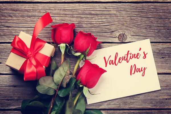 Вітальна Листівка День Святого Валентина Квіти Червоної Троянди Подарункова Коробка — стокове фото