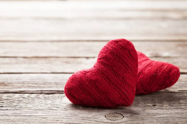 Valentinstag Grußkarte Mit Roten Dekorativen Herzen Auf Holztisch Mit Raum — Stockfoto