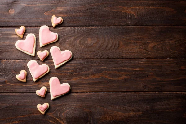 Valentinky Den Blahopřání Srdcem Tvaru Cookies Dřevěný Stůl Pohled Shora — Stock fotografie
