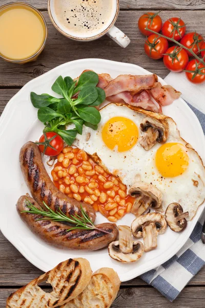 Desayuno Inglés Huevos Fritos Salchichas Tocino Frijoles Tostadas Tomates Zumo — Foto de Stock