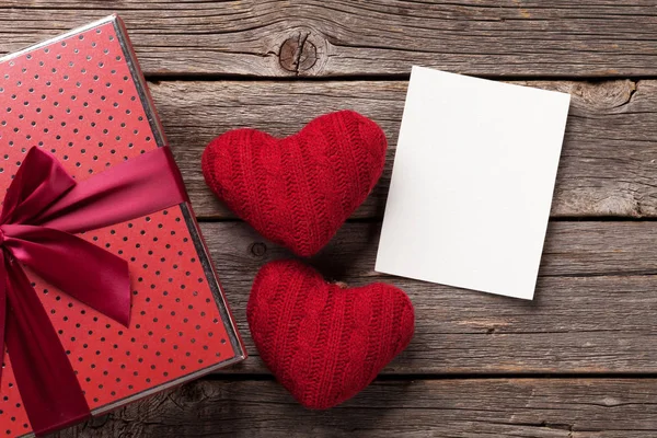 Valentinstag Geschenkschachtel Und Herzen Über Holzhintergrund Ansicht Von Oben Mit — Stockfoto