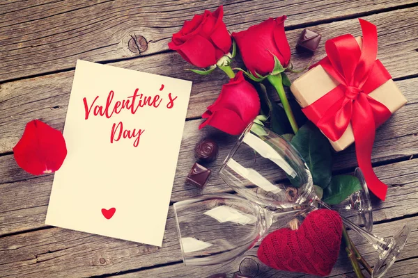 Вітальна Листівка День Святого Валентина Червоні Троянди Келихи Вина Подарункова — стокове фото