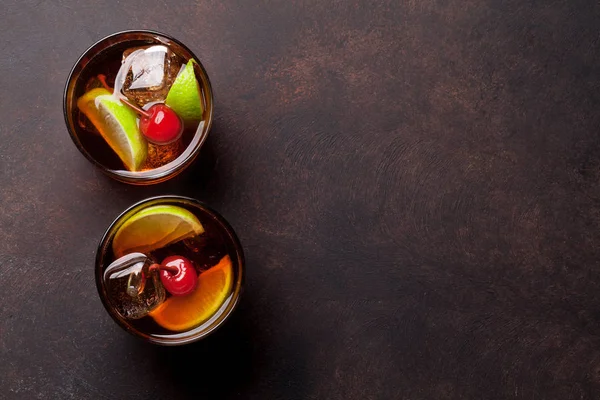 Cuba Libre Cocktail Glazen Bovenaanzicht Met Kopie Ruimte — Stockfoto