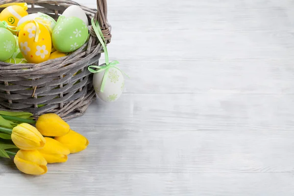 Easter Eggs Yellow Tulips Wooden Table — Stock Photo, Image