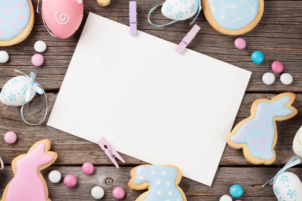 Osterkarten Lebkuchen Und Eier Auf Dem Holztisch Bunte Kaninchen Ansicht — Stockfoto