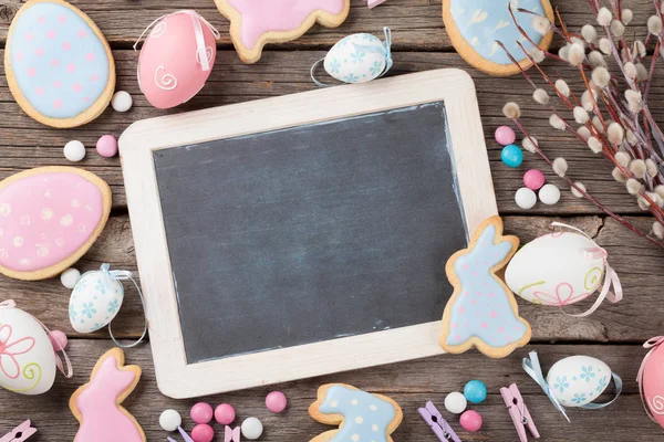 Easter Gingerbread Cookies Blank Chalkboard Wooden Table Top View Space — Stock Photo, Image