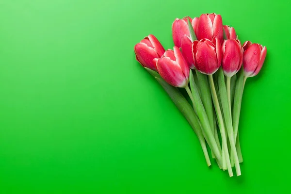 Ramo Flores Tulipán Rojo Sobre Fondo Verde Tarjeta Felicitación Vista —  Fotos de Stock