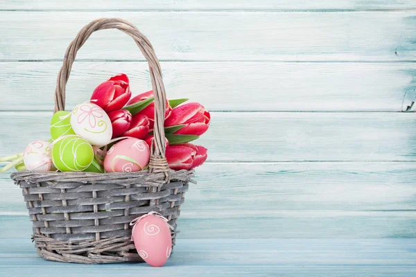 Red Tulips Bouquet Basket Easter Eggs Front Wooden Wall Easter — Stock Photo, Image