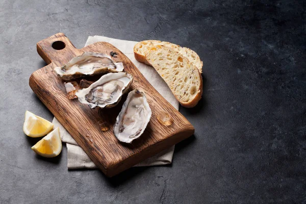 Opened Oysters Ice Lemon Wooden Board Stone Table Copy Space — Stock Photo, Image