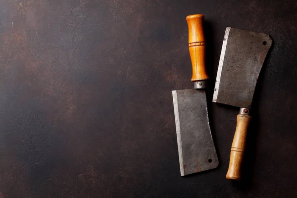 石のボード上のビンテージ肉のナイフ テキストのスペースのトップ ビュー — ストック写真