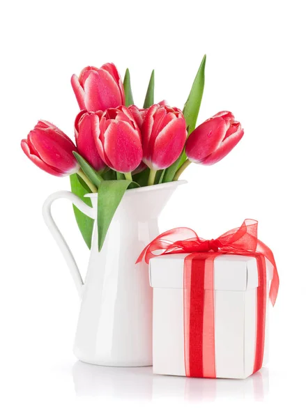 Bouquet Tulipes Rouges Boîte Cadeau Isolé Sur Fond Blanc — Photo