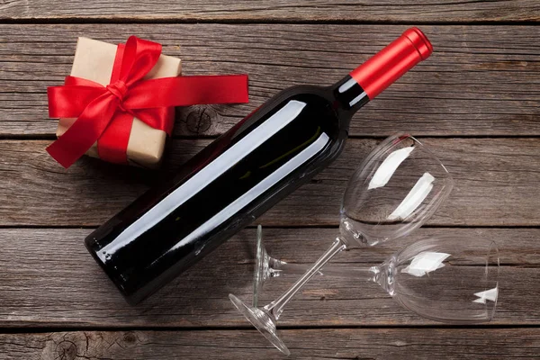 Red Wine Bottle Gift Box Wooden Table Valentine Day Greeting — Stock Photo, Image