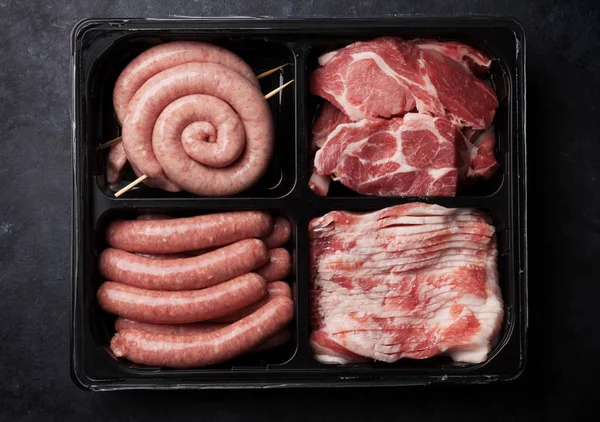 Carne Cruda Embutidos Caja Vista Superior —  Fotos de Stock