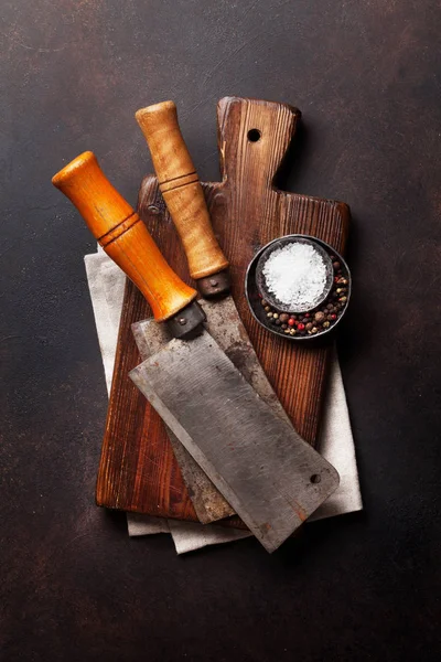 Metzger Vintage Fleischmesser Und Gewürze Über Steinplatten Ansicht Von Oben — Stockfoto