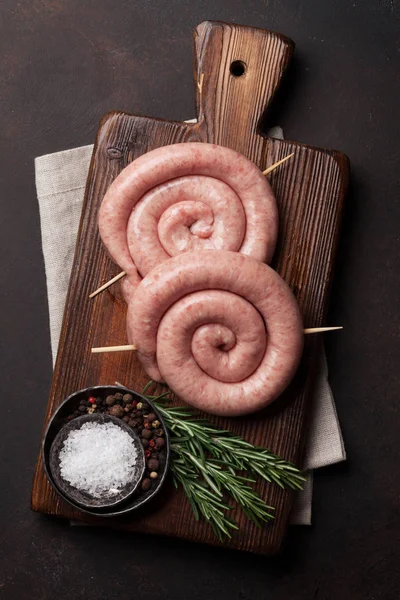 Raw Sausages Cooking Wooden Cutting Board Top View — Stock Photo, Image