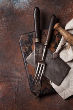 Kesme tahtası üzerinde Vintage mutfak eşyaları. Pişirme kavramı. Üstten Görünüm