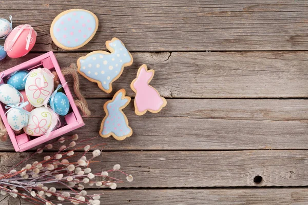 Lebkuchen Und Eier Ostern Auf Dem Holztisch Bunte Kaninchen Draufsicht — Stockfoto