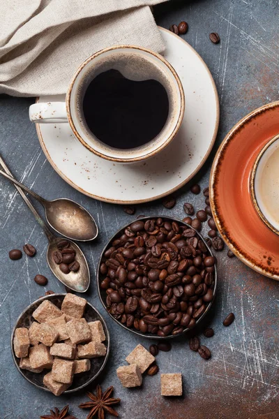 Blick Von Oben Auf Kaffeetasse Bohnen Und Zucker — Stockfoto