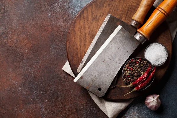 Vintage Kuchyňské Náčiní Koření Starý Kamenný Stůl Řezník Nože Vaření — Stock fotografie
