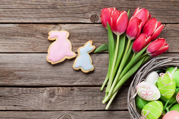 Rote Tulpenblüten Strauß Eier Und Osterlebkuchen Ostergrußkarte Mit Platz Für — Stockfoto