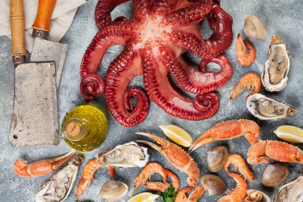 Schaal Schelpdieren Octopus Oesters Kreeft Garnalen Kokkels Koken Bovenaanzicht — Stockfoto