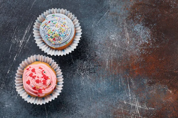Cupcakes Doces Com Decoração Colorida Doces Vista Superior Com Espaço — Fotografia de Stock