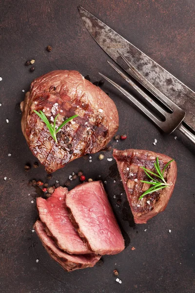 Grilovaný Steak Steaky Kamenný Stůl Pohled Shora — Stock fotografie