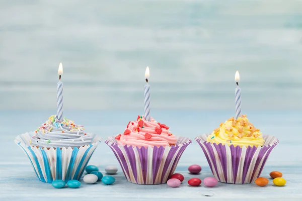 Dolci Cupcake Con Candele Con Spazio Vostri Saluti — Foto Stock