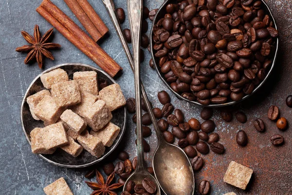 Kahve Çekirdekleri Şeker Üstten Görünüm — Stok fotoğraf