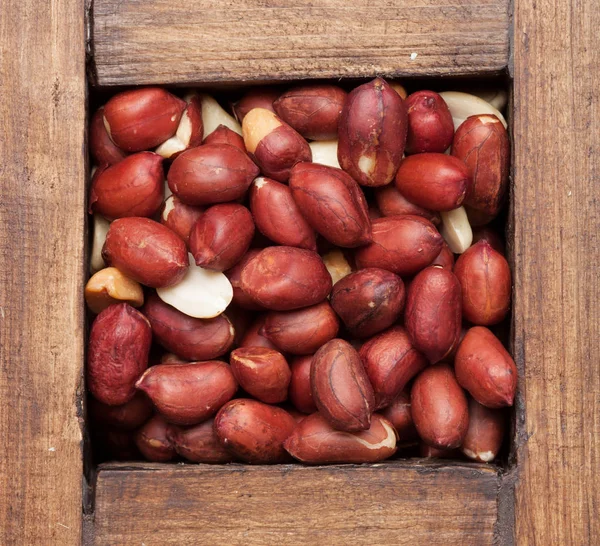 ピーナッツの木製の箱 トップ ビュー — ストック写真