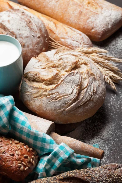 Yapımı Ekmek Süt Fincan Kapatmak — Stok fotoğraf